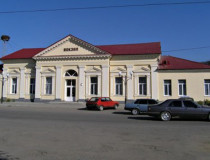 Здание железнодорожного вокзала в Сваляве