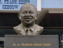 Памятник Франклину Эсседу