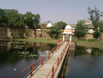 Святой источник Сурадж Кунд