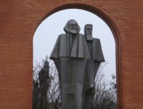 Памятник Марксу и Энгельсу в Будапеште