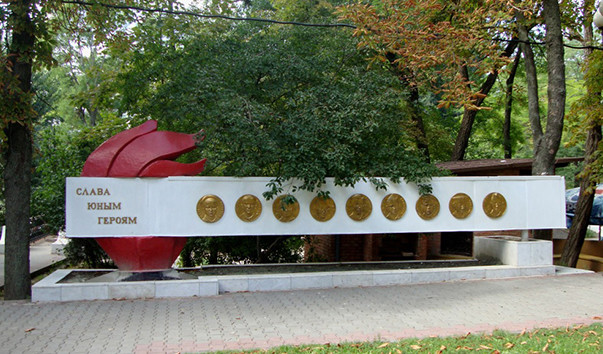 Парк вити черевичкина ростов-на-дону памятники. Детский парк имени вити черевичкина. Парк вити черевичкина ростов-на-дону. Парка имени черевичкина. Парк вити черевичкина ростов-на-дону памятники.