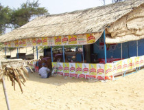 Пляжный ресторан возле отеля Coconut Grove