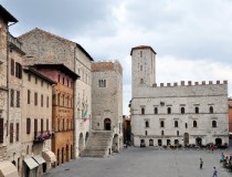 Площадь Пьяцца дель Пополо в Тоди