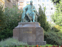 Памятник Мору Йокаи