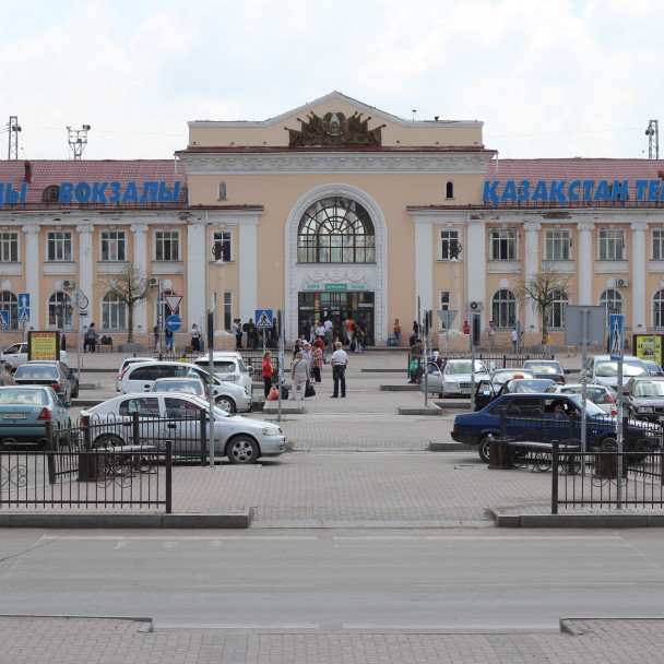 Zheleznodorozhnyj Vokzal Karagandy Opisanie Mesta