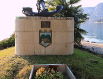 Памятник морякам