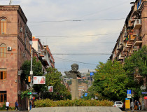 Памятник Андрею Сахарову в Ереване