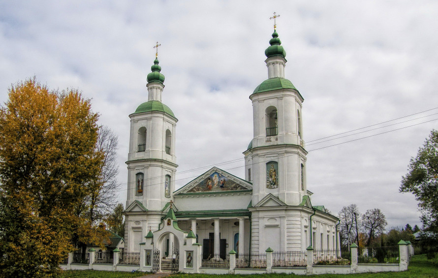 Молоди московская область. Церковь Воскресения Христова (молоди),. Молоди Воскресенская Церковь. Церковь Воскресения Словущего Серпухов.