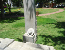 Памятник белой шляпе в Аланьи