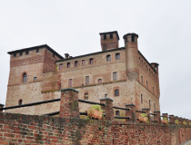 Замок-энотека Castello di Cavour