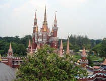 Парк  Таман Мини