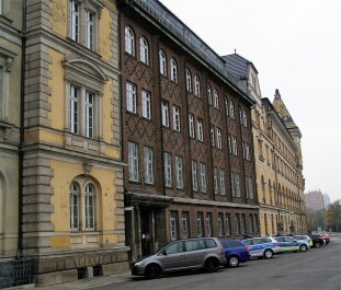 photo 1568947