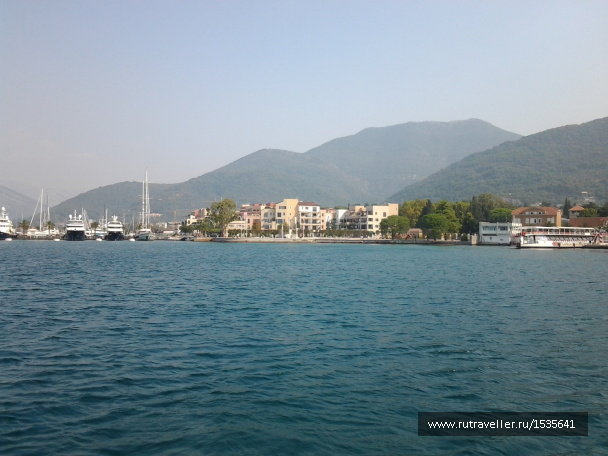 photo 1589812