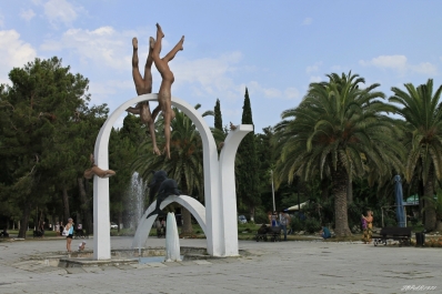 photo 1613919