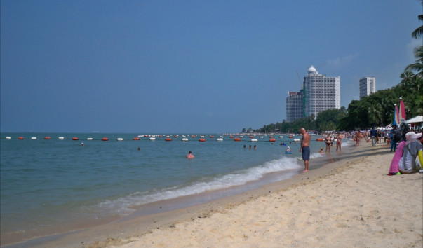 пляж рядом с отелем Гранд Мираж 5*