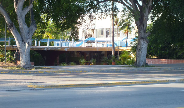 Centro Comercial Hicacos