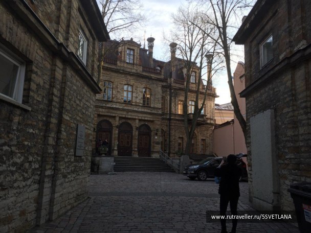 photo 1586490