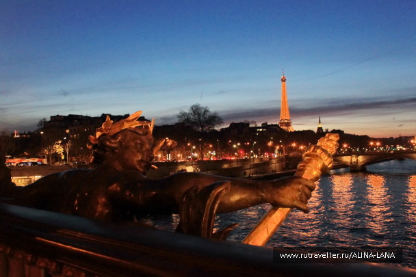 photo 1593963