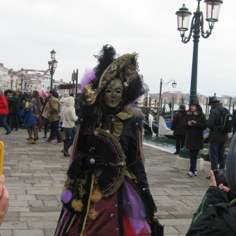 Яркие краски карнавала в Венеции.