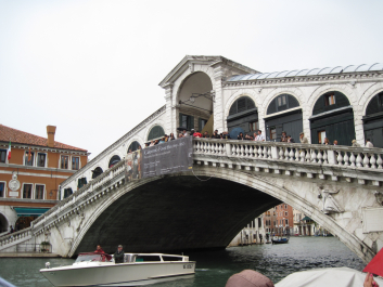 photo 1586120