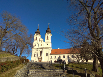 photo 1599436