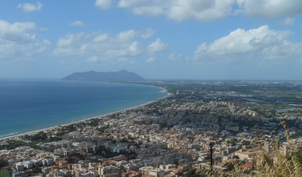 Вид с горы Monte San Angelo на Террачину