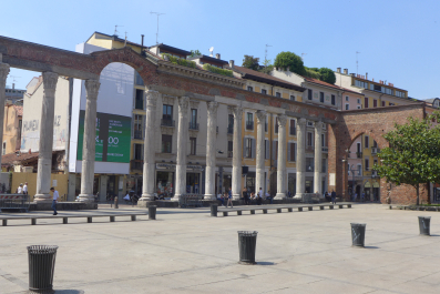 photo 1498564