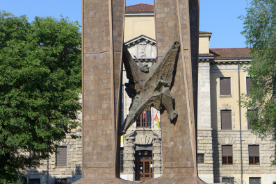 photo 1485256