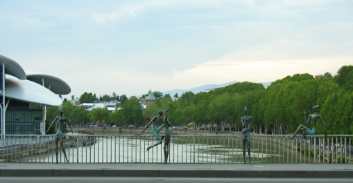 photo 1464305