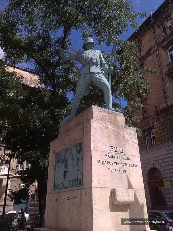 photo 1595173