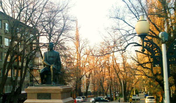 Памятник Тулебаеву