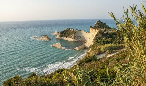 Cape Drastis в лучах заходящего солнца