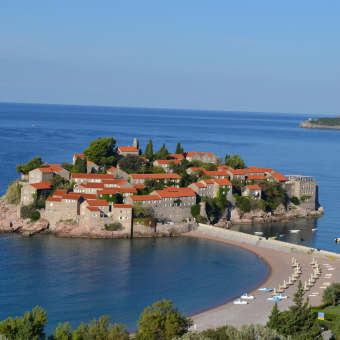 Свети Стефан – и город, и остров-отель. Черногория