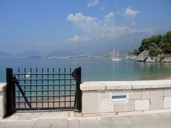 photo 1519012