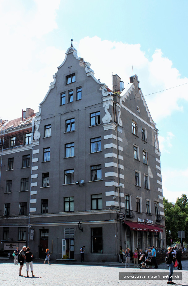 photo 1628459