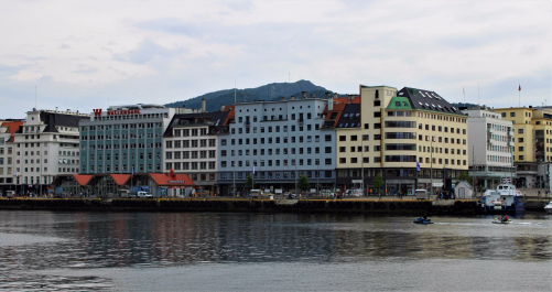 photo 1545612