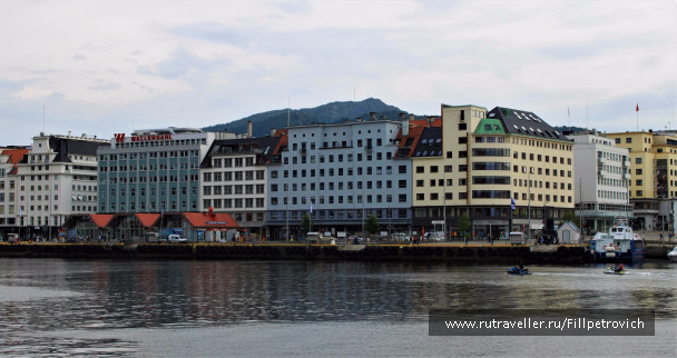 photo 1545612