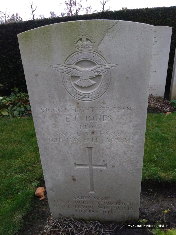 photo 1597792