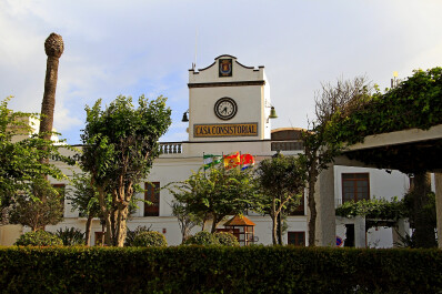 photo 1572244