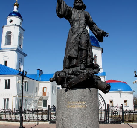 Памятник с крестом на просвет Петушки Эконом памятник Арка Приморск, Ленинградская обл.