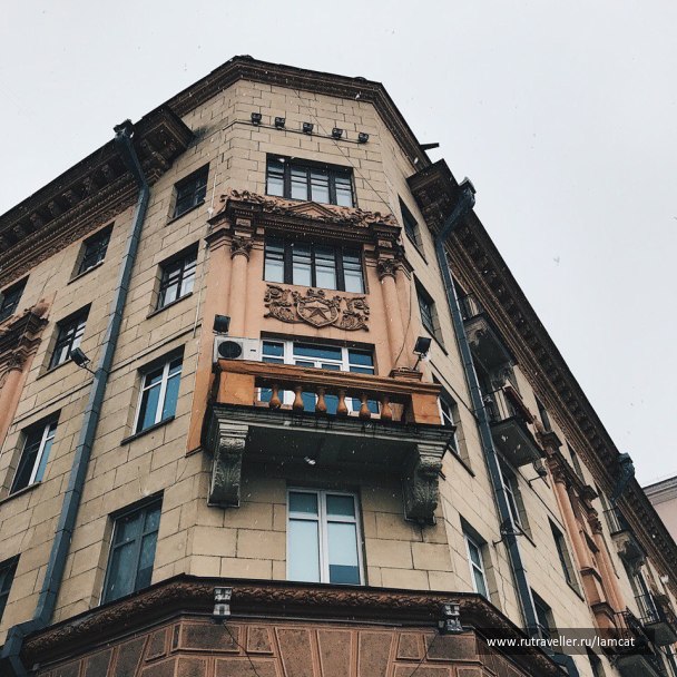 photo 1587591