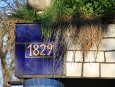 898542