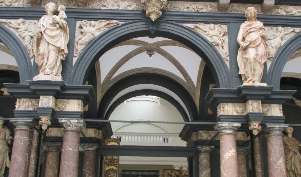 V&A 07