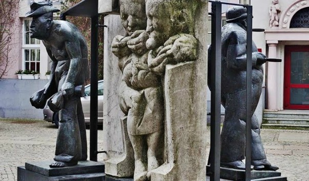 Скульптурная группа