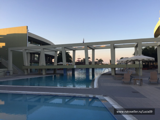 photo 1565537