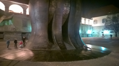 photo 1573414