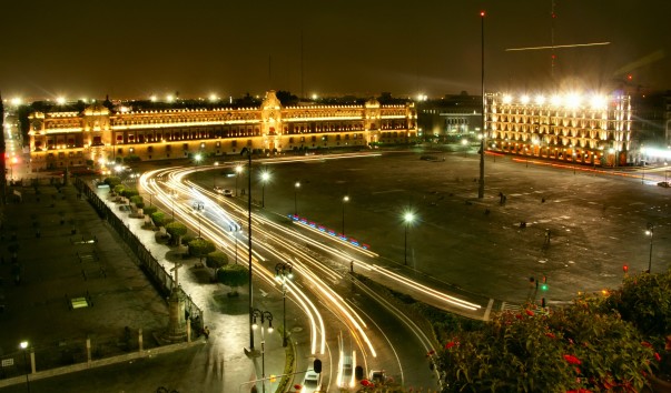 Площадь Сокало с террасы отеля Holiday Inn Mexico City Zocalo