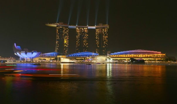 Лазерное шоу в Marina bay