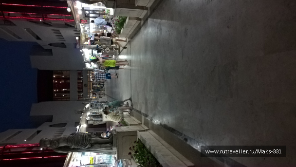 photo 1600888