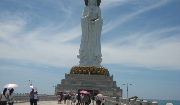Статуя гуаньинь на хайнане